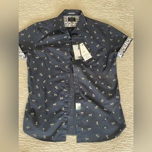 NWT Denim & Flower Ricky Singh stort sleeve shirt. Medium